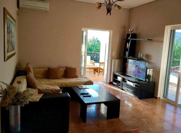 Relaxing Villa With Swimming Pool And Garden Agios Georgios  ภายนอก รูปภาพ