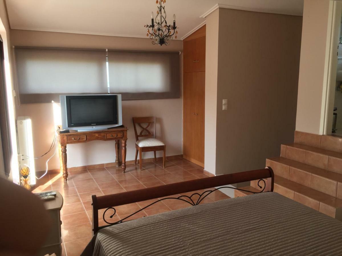 Relaxing Villa With Swimming Pool And Garden Agios Georgios  ภายนอก รูปภาพ