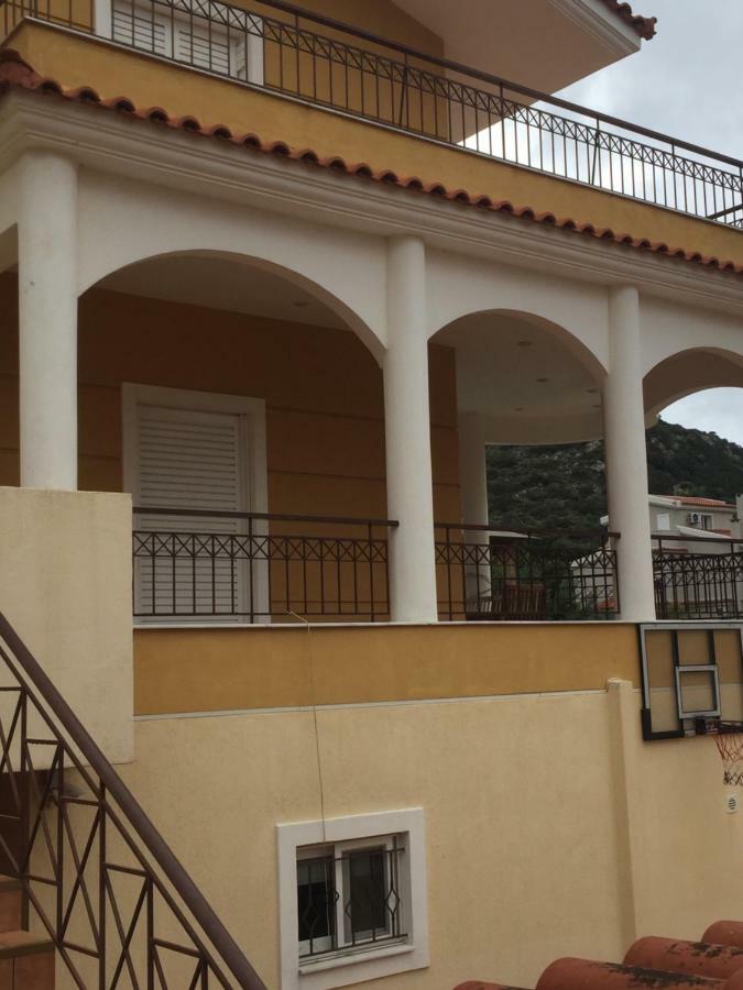 Relaxing Villa With Swimming Pool And Garden Agios Georgios  ภายนอก รูปภาพ