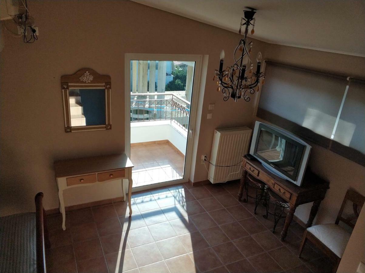 Relaxing Villa With Swimming Pool And Garden Agios Georgios  ภายนอก รูปภาพ